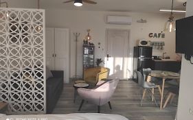 Bar Suite
